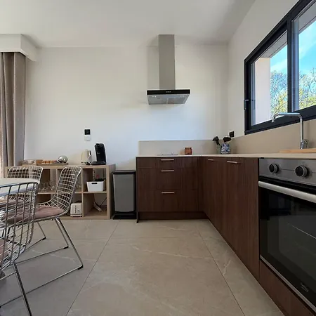 St Francois Private Heated Swimming Pool ,air Conditioning ,free Parking